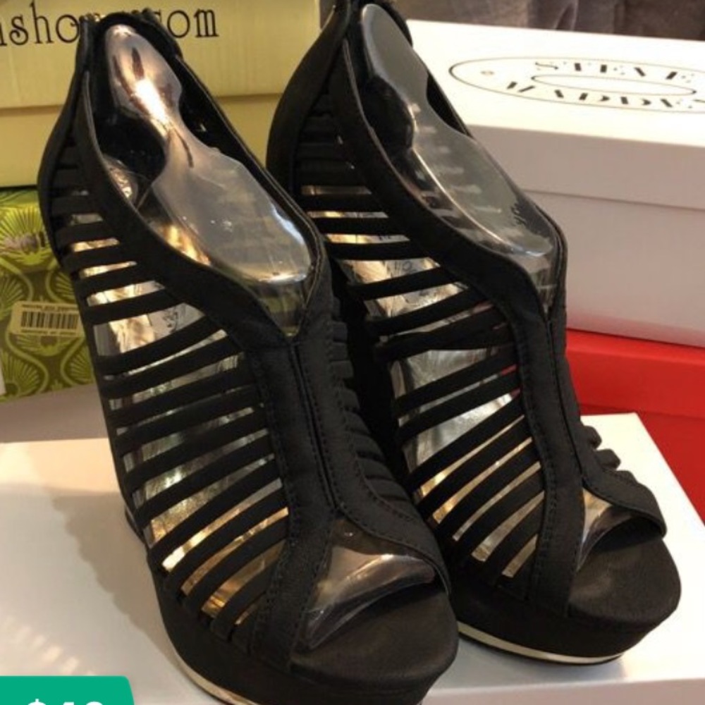 Steve Madden black wedges